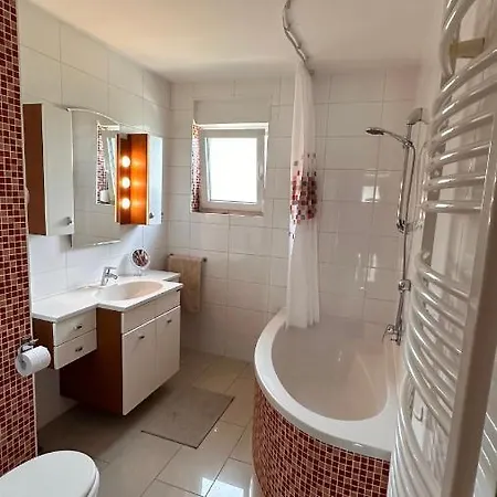 140 Qm Haus Ideal Fuer Familien Und Messebesucher * Heusenstamm