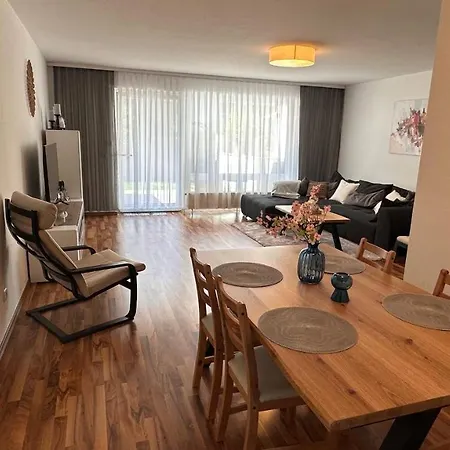 140 Qm Haus Ideal Fuer Familien Und Messebesucher * Heusenstamm