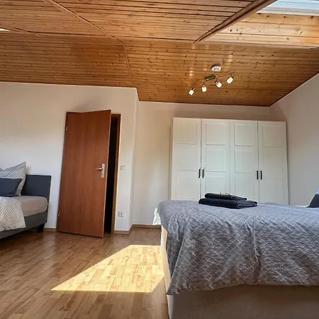 140 Qm Haus Ideal Fuer Familien Und Messebesucher 霍伊森施塔姆