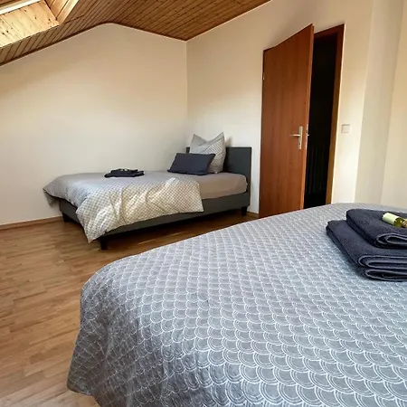 度假居 140 Qm Haus Ideal Fuer Familien Und Messebesucher 霍伊森施塔姆